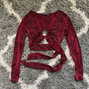 Burgundy Snake Slinky O-ring Tie Back Crop Top